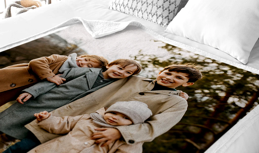 Grote fotodeken op tweepersoonsbed met foto van meisje